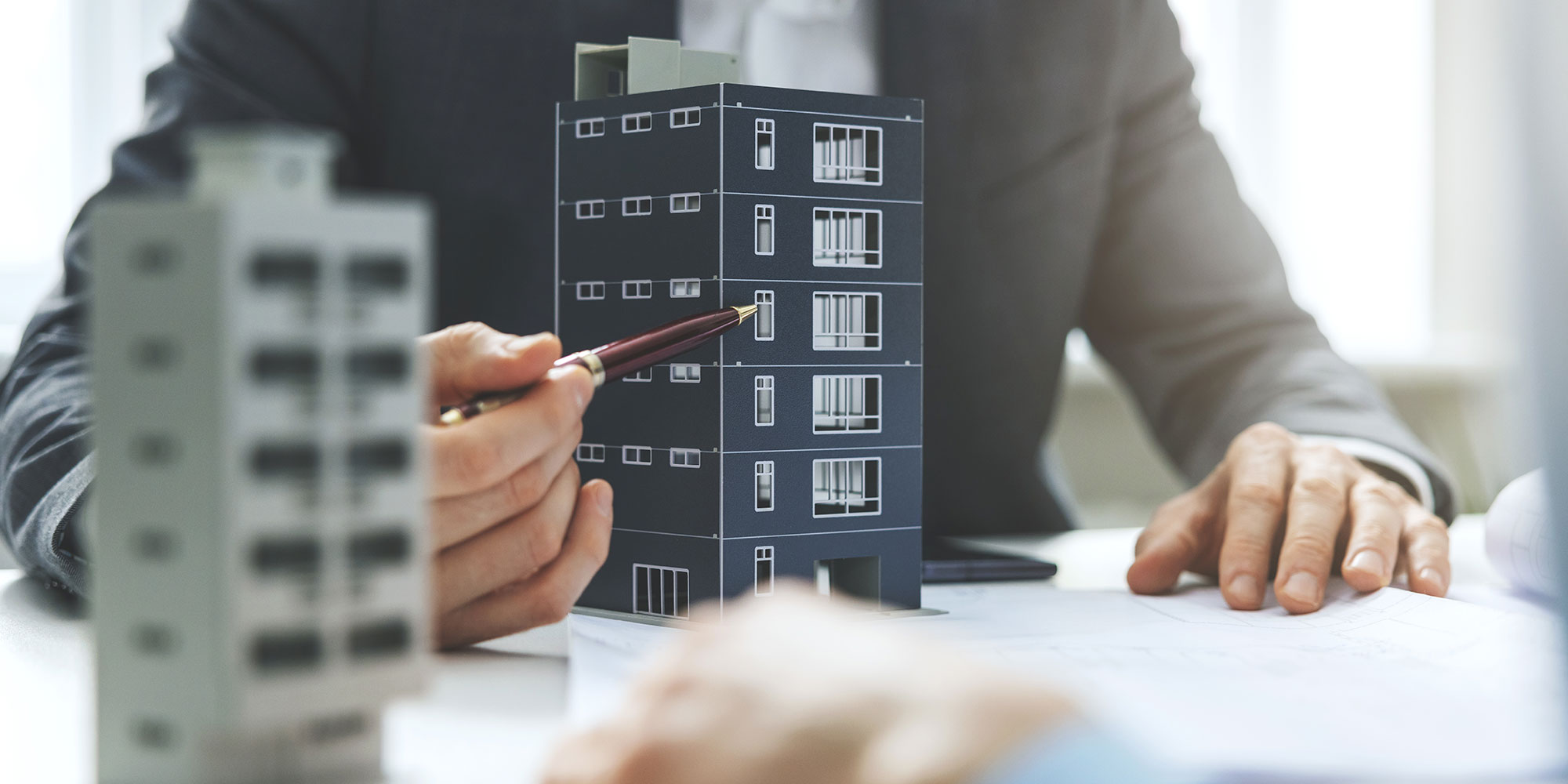 SOFIA INVEST, marchand de biens spécialisé dans l’acquisition, la valorisation et l’arbitrage d’actifs immobiliers à fort potentiel.